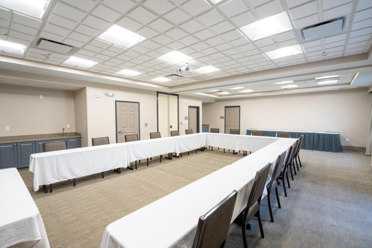 Hotel Country & By Radisson, Penn State Area , Pa State College