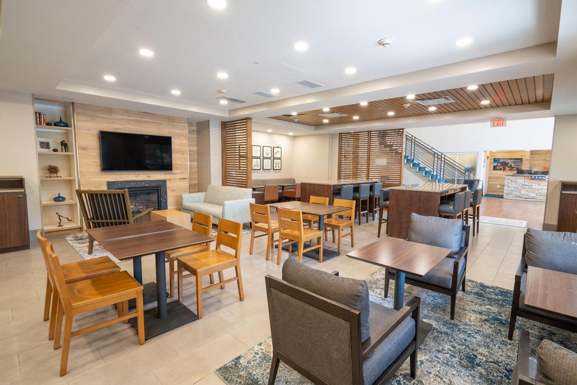 Country & By Radisson, Penn State Area , Pa 3* State College